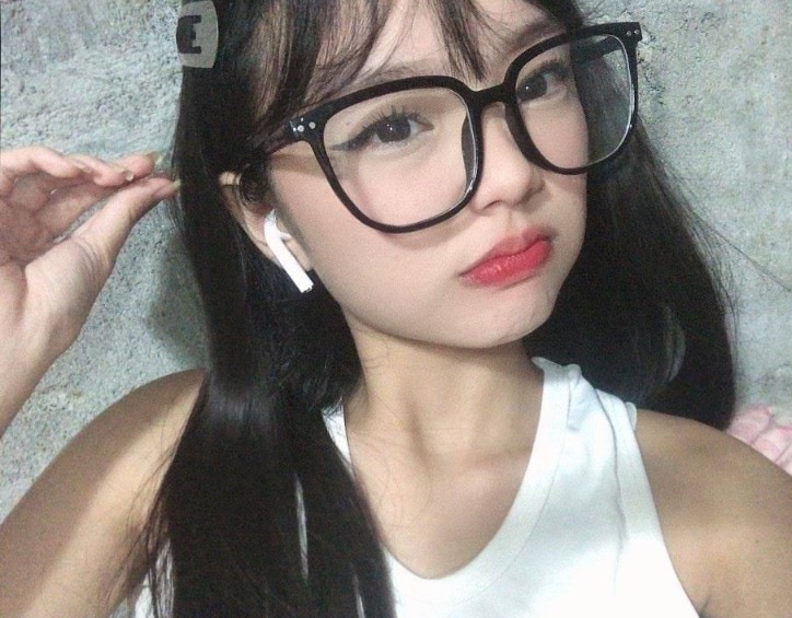 Phim sex Vợ Chồng - Em Gái Kính Cận Xinh Đẹp Dâm Đãng Tự Sướng Lồn Non